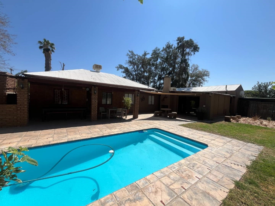 4 Bedroom Property for Sale in Olyfvenhoudtsdrift Northern Cape